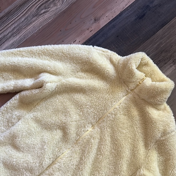 Uniqlo Fuzzy Banana Yellow Short Teddy Jacket Size: Large (L) - Picture 5 of 15